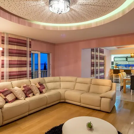 Luma Villa Kastela